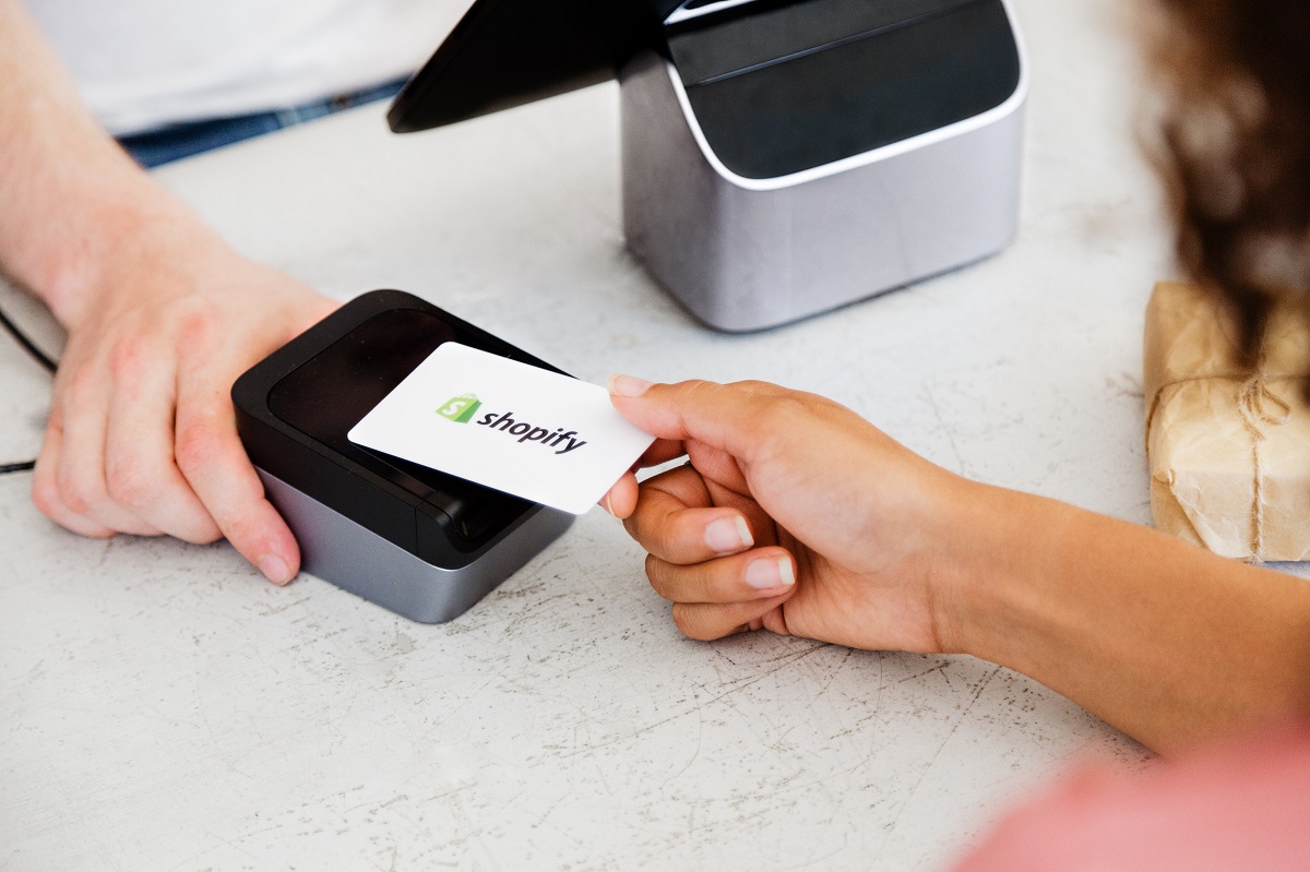 Shopify bietet die Möglichkeit, sich mit einer Vielzahl von Zahlungsanbietern zu verbinden, um Kredit- und Debitkartenzahlungen zu akzeptieren