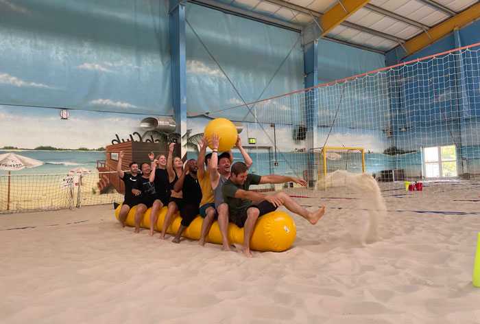 GruppDie Beachgames beim Sommerfest 2022 mit Partnern - Latori GmbH